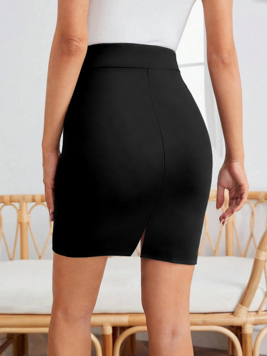 Basic solid color hip-hugging skirt, knee-length to show off long legs, with a simple design that can be both cool and sweet.